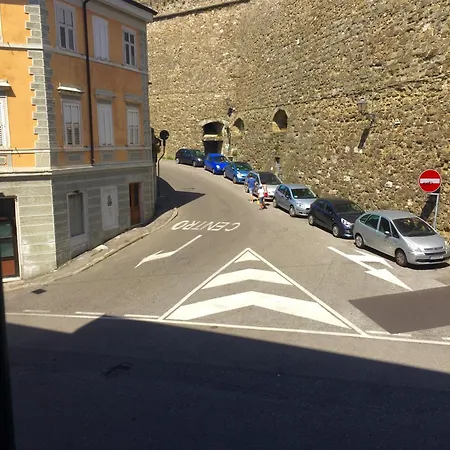 La Capitaine 트리에스테